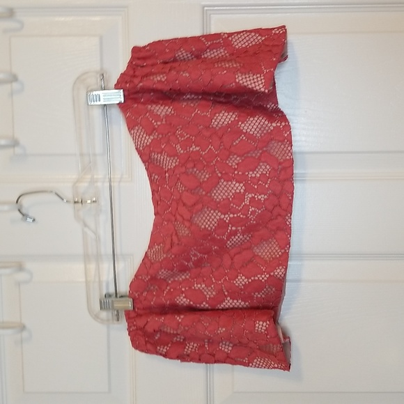 Alexis Taza Off Shoulder Lace Crop Top - Picture 4 of 9